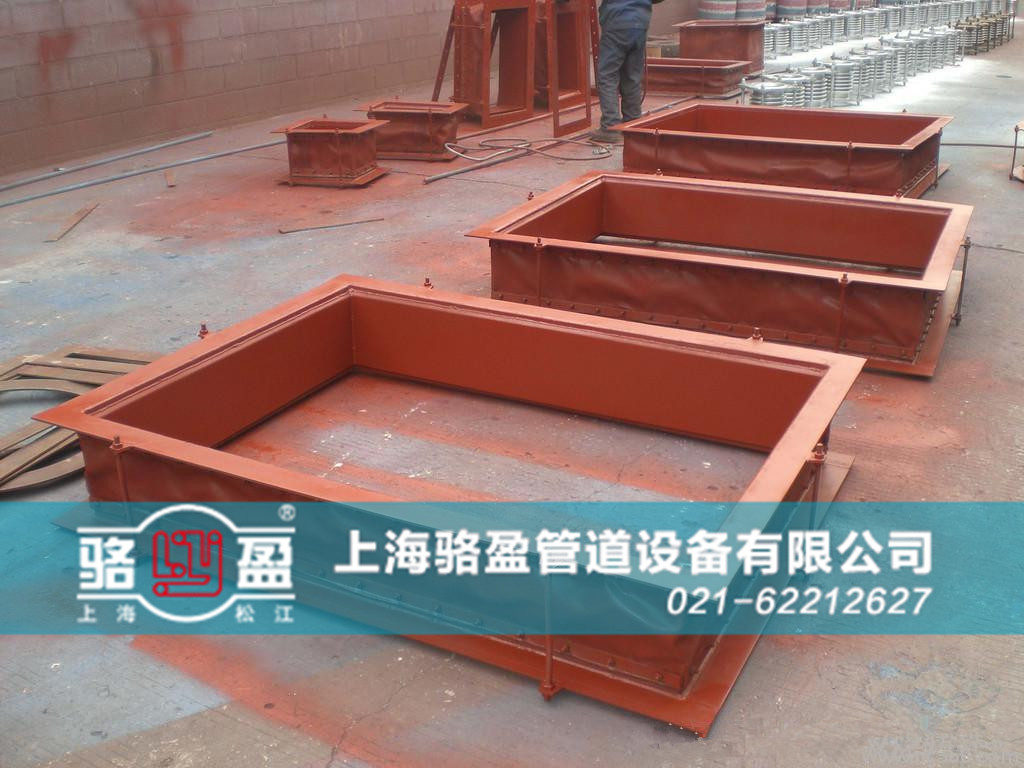 香港機(jī)場大嶼山矩形非金屬補(bǔ)償器噴涂環(huán)節(jié)